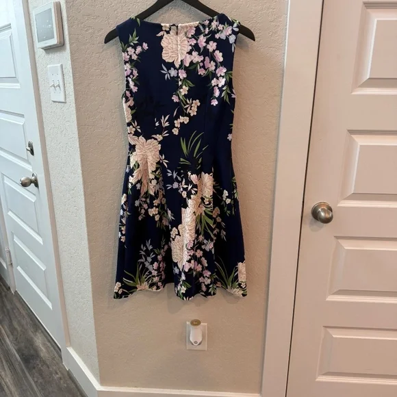 Vince Camuto Cocktail Sleeveless Blue Floral Dress Size 6 - Picture 2 of 7